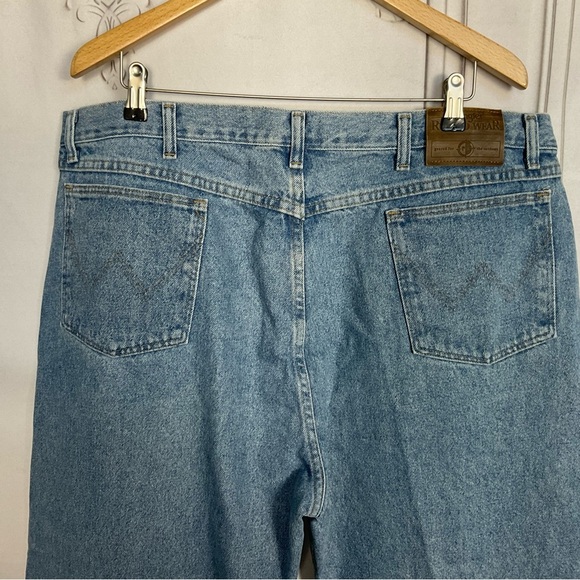 Wrangler Rugged Wear Light Wash Blue Jeans Men’s 42 x 30 Relaxed Fit Denim - Picture 6 of 6